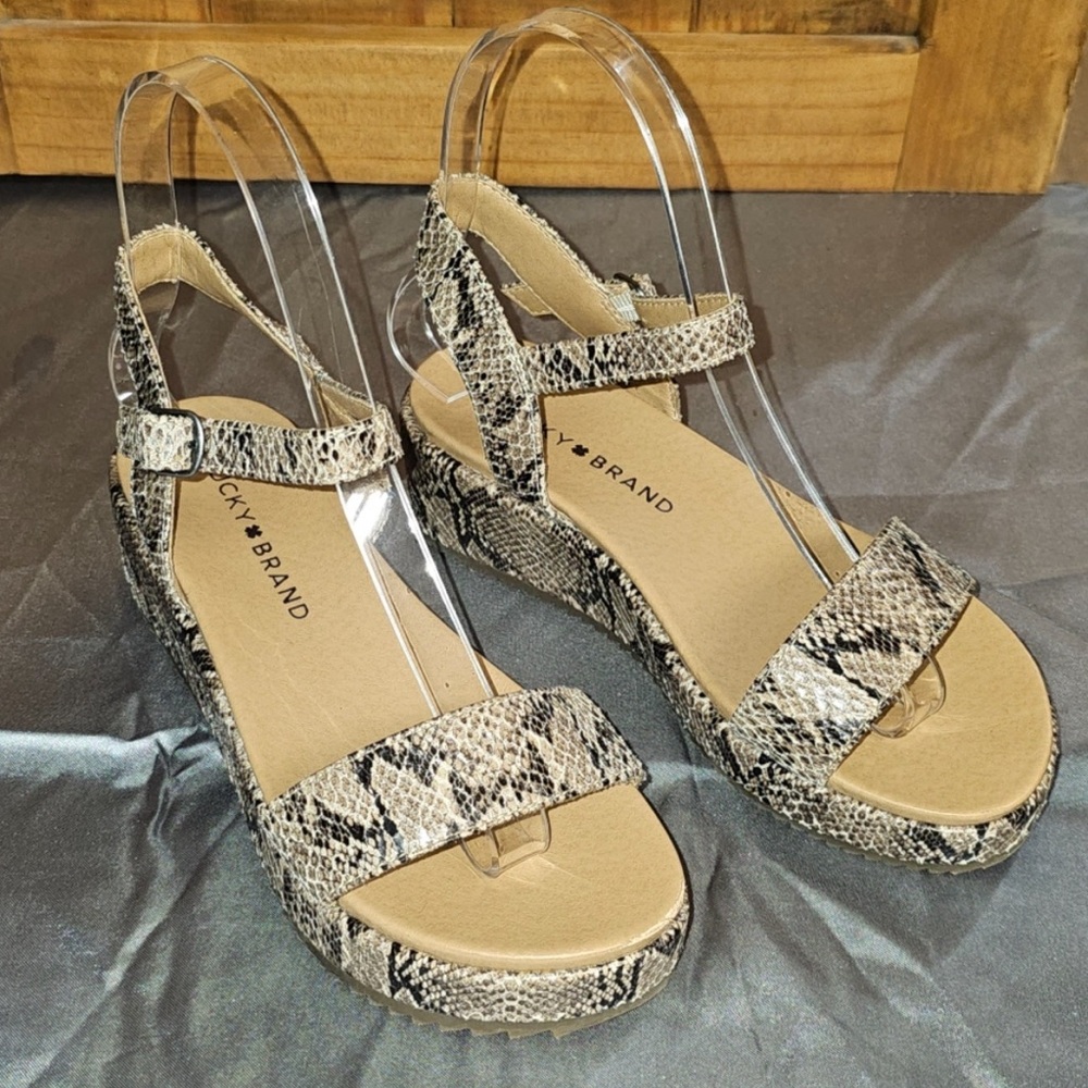 NWOT Lucky Brand Kids Sandals